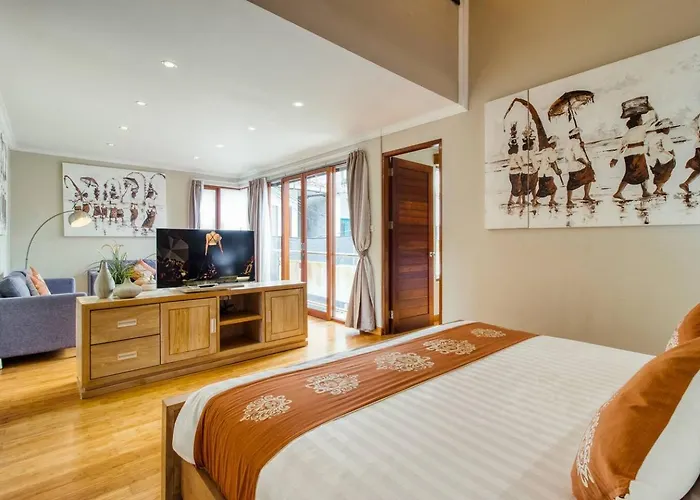 Super 4 Bed, Sleeps 8, Just 300m Walk From