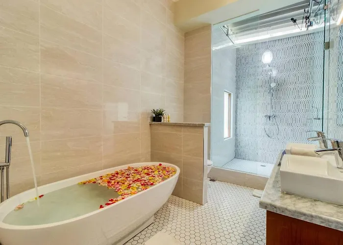 Super 4 Bed, Sleeps 8, Just 300m Walk From Вилла