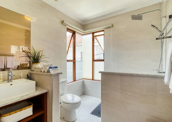 Вилла Super 4 Bed, Sleeps 8, Just 300m Walk From *